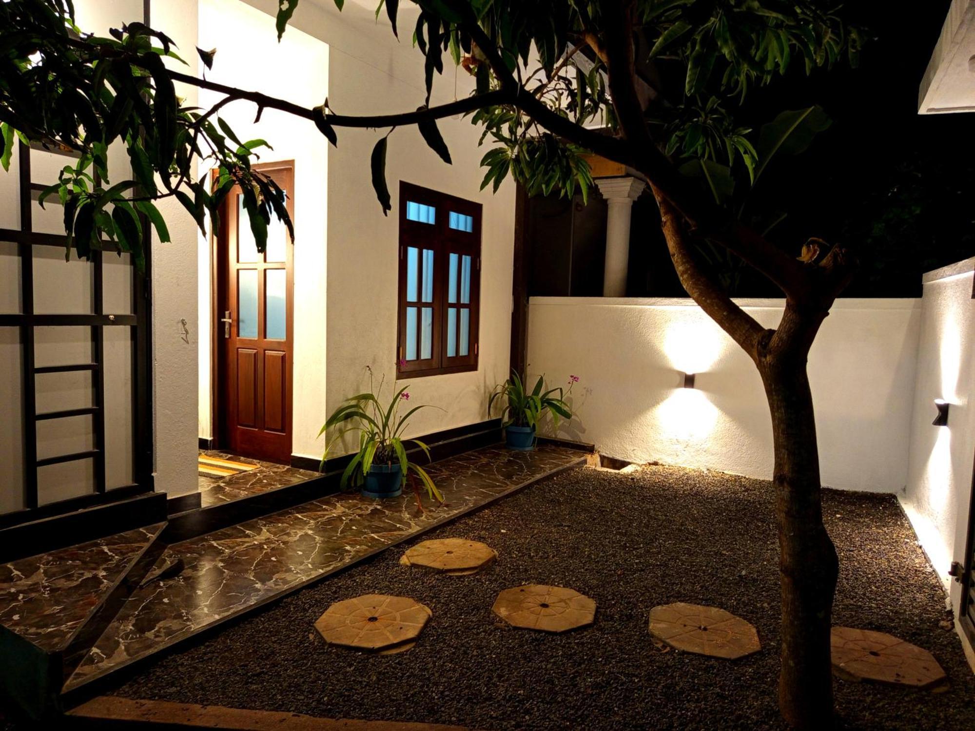Olu Bunk Apartment Dickwella Exterior photo